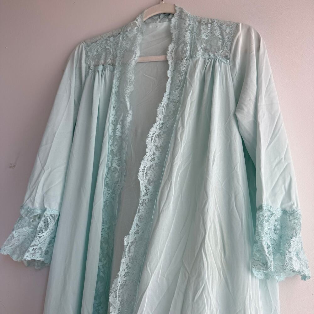 135. Olga robe